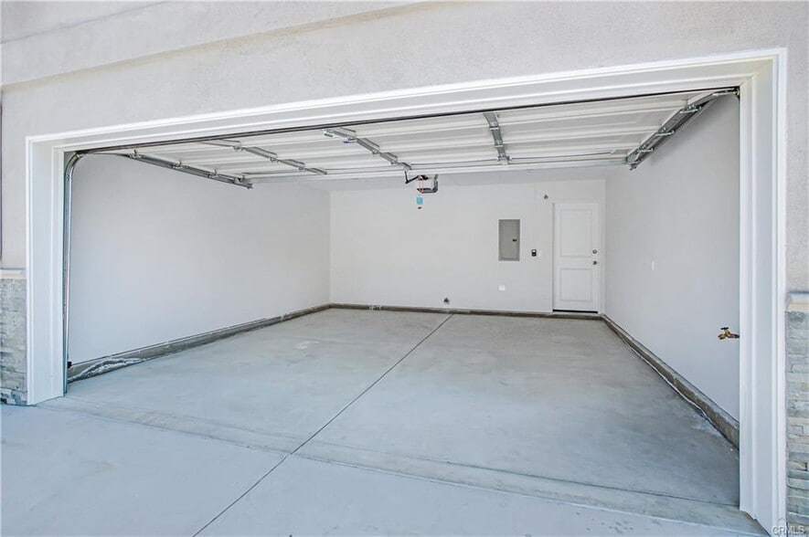 Building Photo - 3920 W 108th St