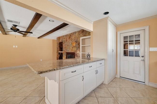 Building Photo - 6231 S Briar Knoll Dr