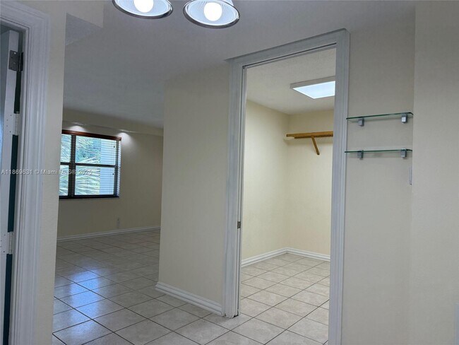 Building Photo - 1300 Moffett St