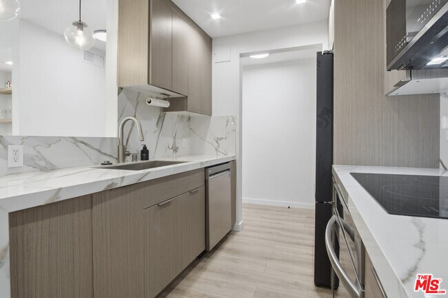 Building Photo - 911 Kings Rd