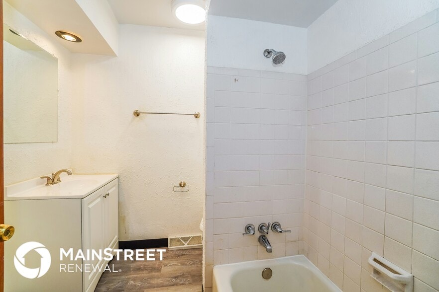 Building Photo - 1350 Firwood Dr