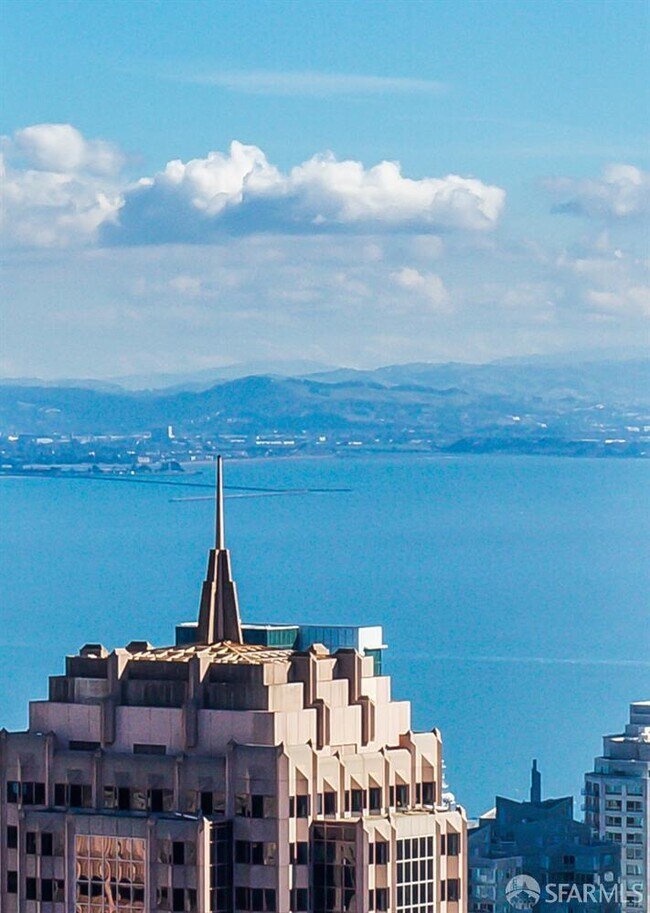 Building Photo - 333 Bush St