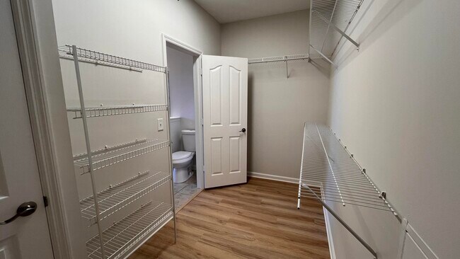 Building Photo - 2048 Alta Meadows Ln