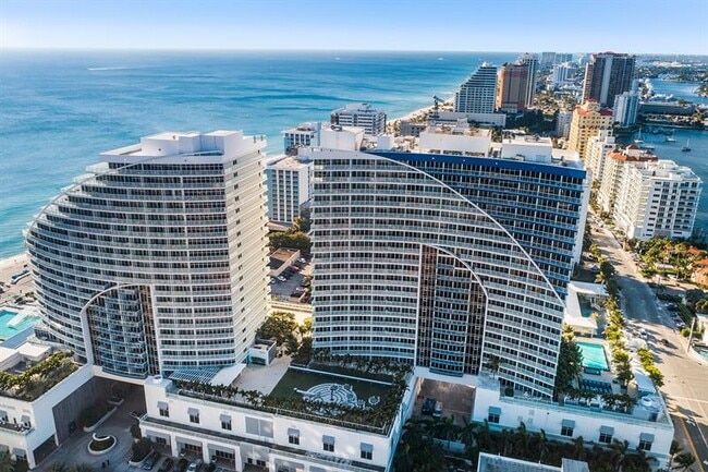 Building Photo - 3101 Bayshore Dr