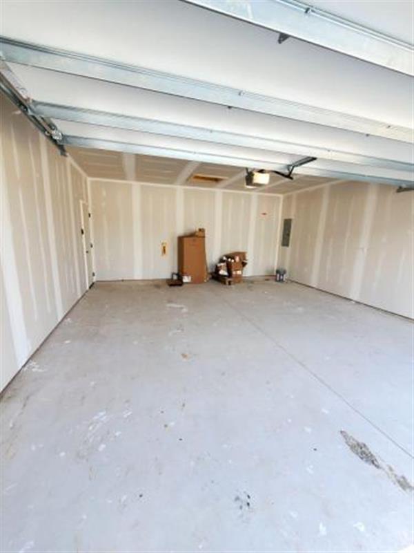 Building Photo - BEAUTIFULHOMES...