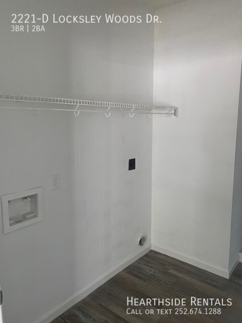 Building Photo - 2221 Locksley Woods Dr
