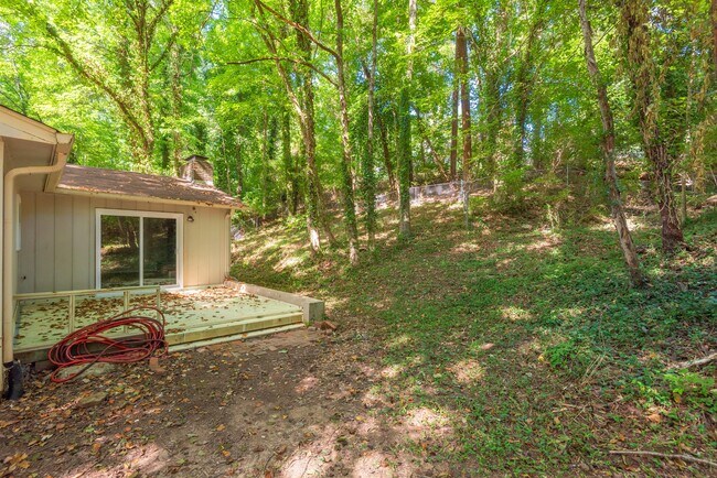 Building Photo - 7201 Dogwood Dr SW