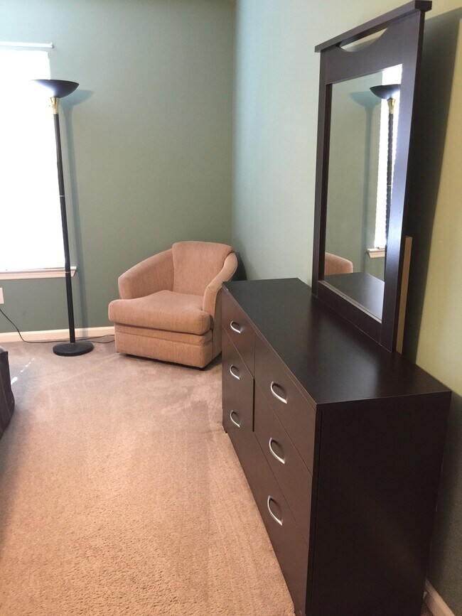 Building Photo - Furnished 2 Bed, 2 Bath Condo