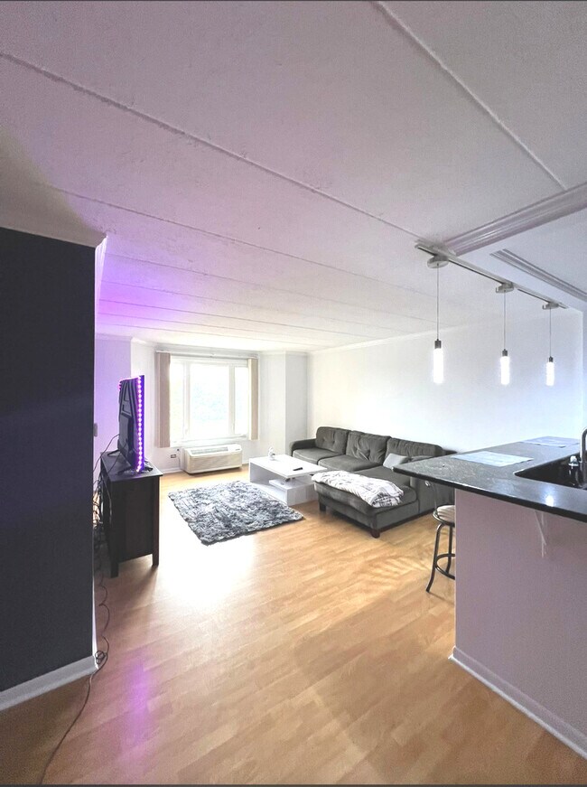 Building Photo - 1 One Renaissance Pl