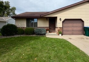 Building Photo - 1312 W Hiawatha Dr