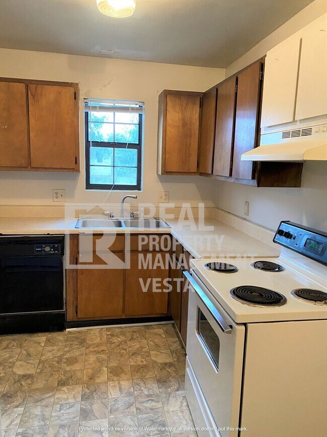 Building Photo - 627 Maplewood Dr