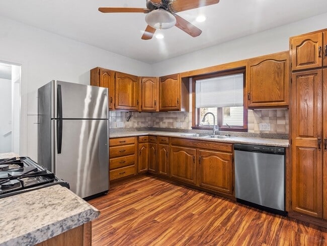 Building Photo - 40 Gold Star Rd