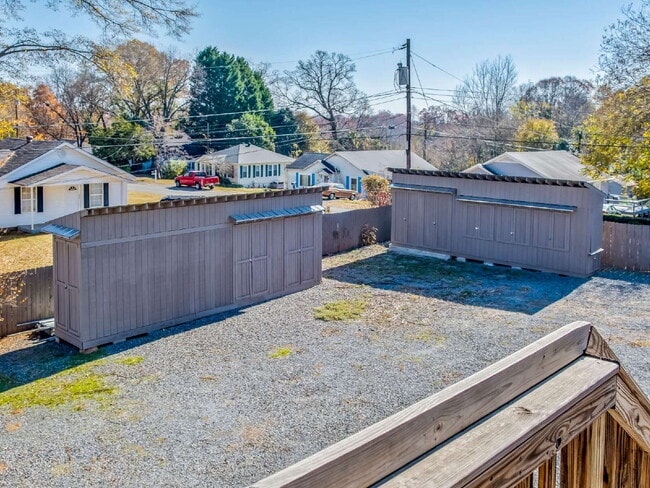 Building Photo - Unique Live/Work Opportunity With Large Fenced Yard Plus Outdoor Storage