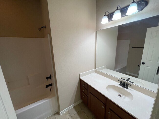 Building Photo - 2408-2410 Ravenwood Court
