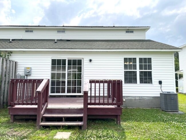Building Photo - Welcome to Horse Creek Farms!