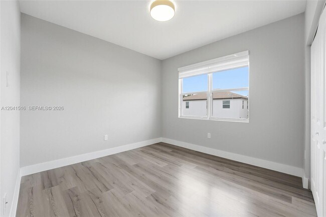 Building Photo - 4107 NE 20th St