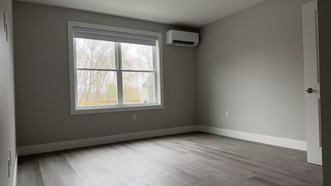Building Photo - 251 Sladen St
