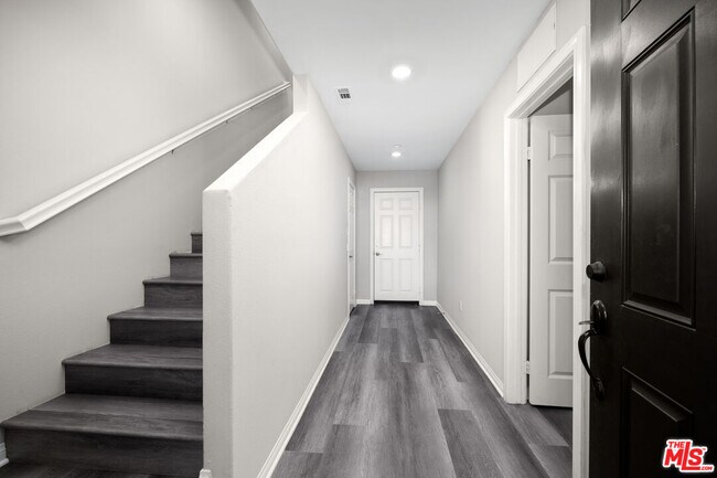 Building Photo - 757 Daniel Freeman Cir
