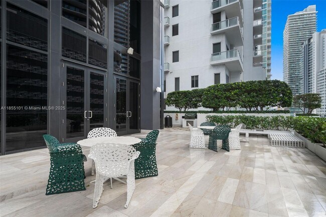 Building Photo - 1010 Brickell Ave