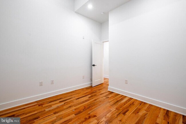Building Photo - 1221 4 St