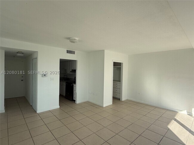 Building Photo - 7545 E Treasure Dr