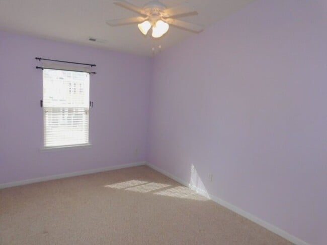 Building Photo - Wonderful 3br/2.5ba TH in excellent Apex location! One car garage! Available February 1st!