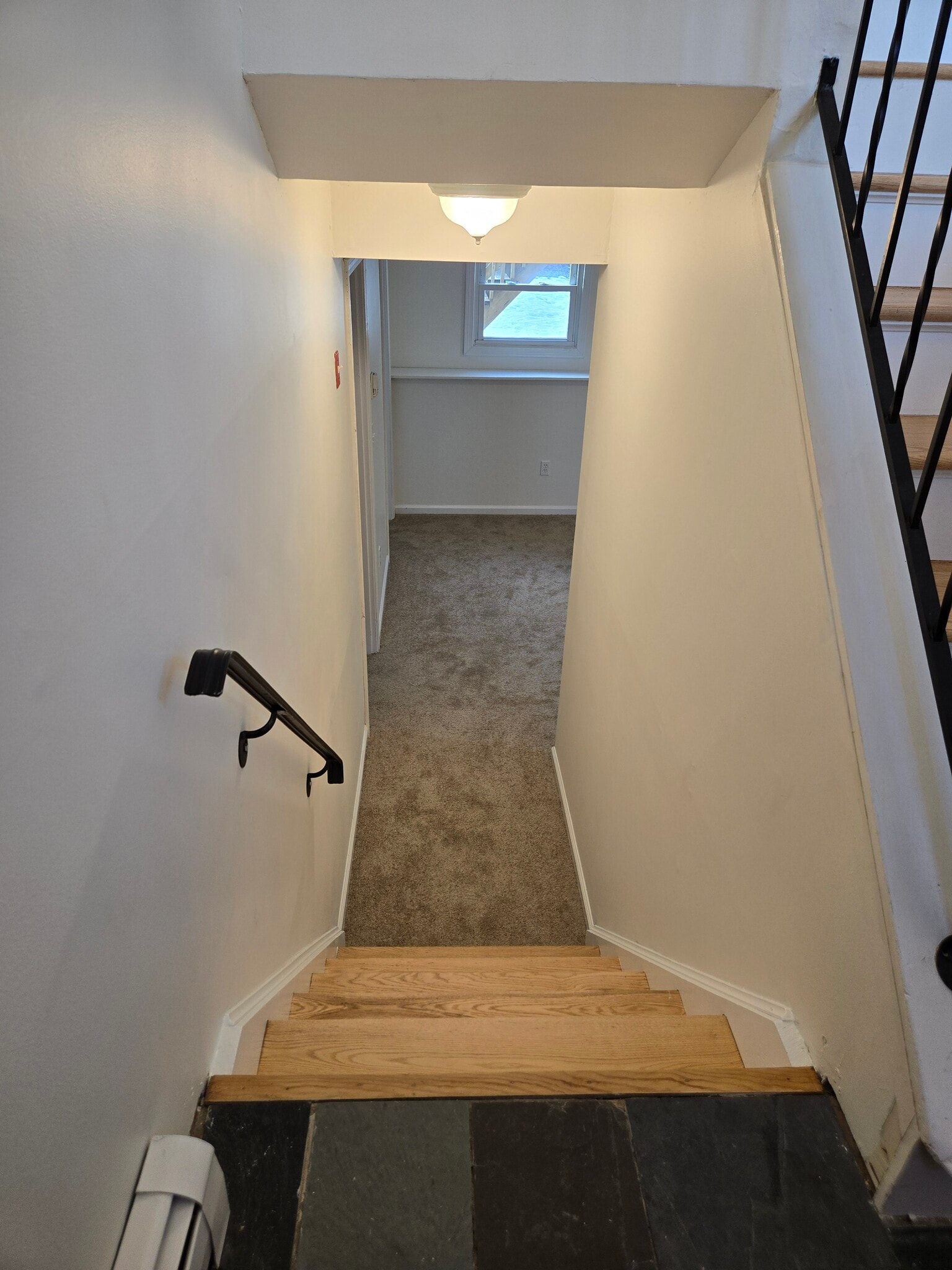 Entry - 32 Monroe St