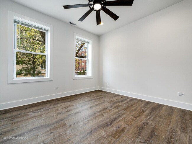 Building Photo - 5325 N Damen Ave