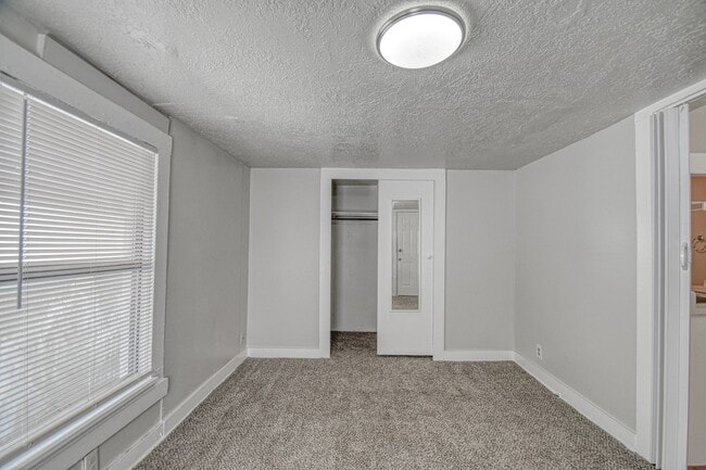 Building Photo - Affordable Campus Rental Home