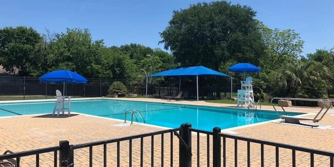 Building Photo - 9703 Roxanna Dr