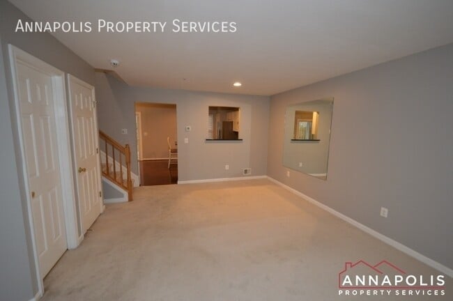 Building Photo - 546 Francis Nicholson Way