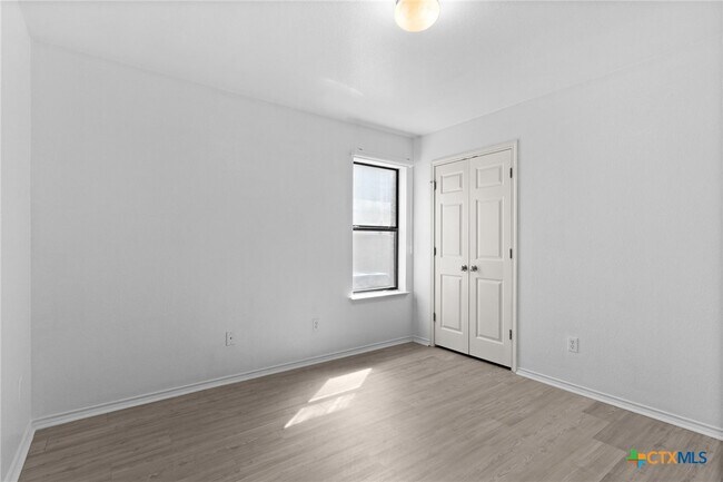 Building Photo - 503 Sumac Trail
