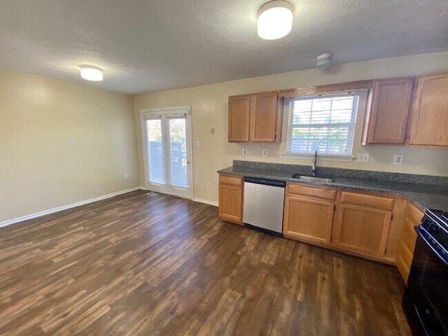 Building Photo - COMING SOON!   Gorgeous 3 Bedroom Townhome!