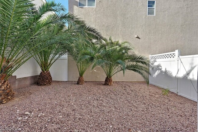 Building Photo - 7565 Grassy Bank St