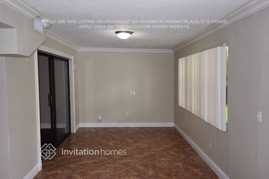 Building Photo - 9811 SW 13th Ct