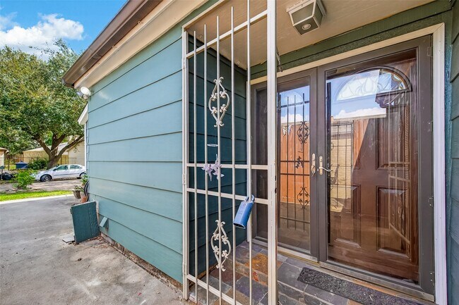 Building Photo - 11331 Oakcenter Dr