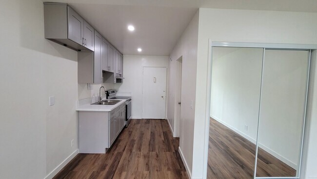Building Photo - 1 Month Free! Fully Renovated Studio with ...