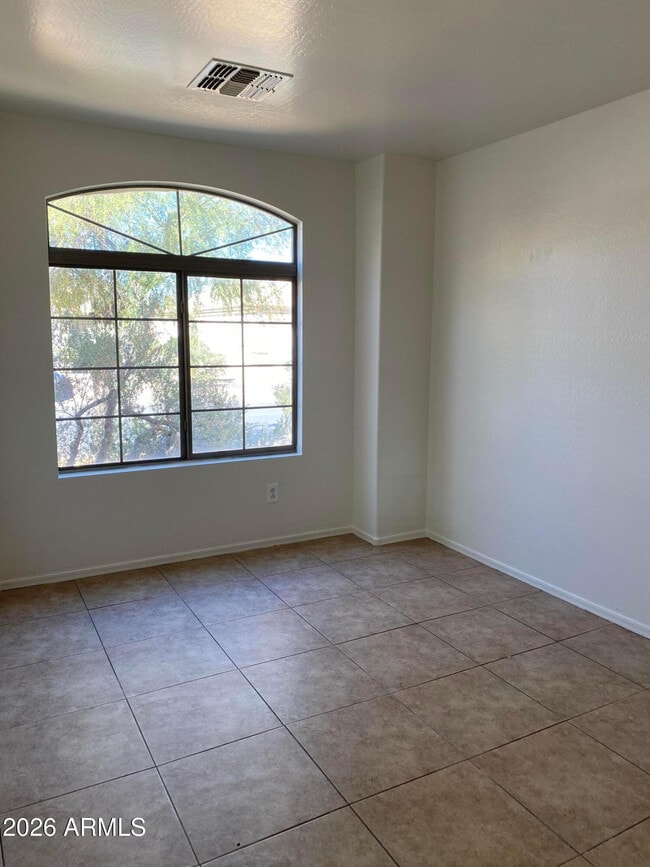 Building Photo - 24035 N Desert Dr