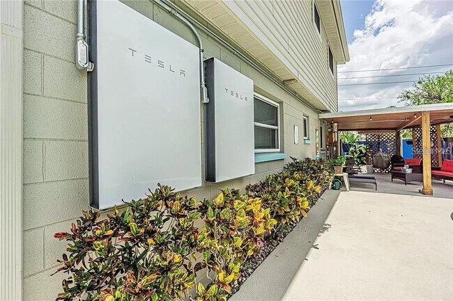 Building Photo - 9201 86th Ave N