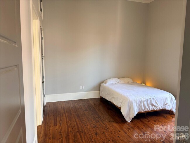 Building Photo - 113 N Main St