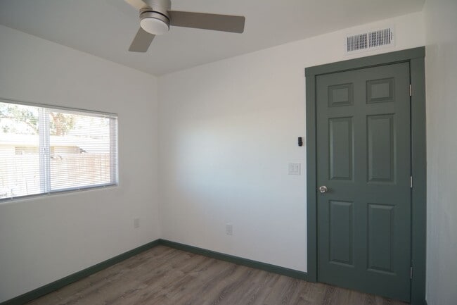 Building Photo - Remodeled 2 Bedroom 1 Bath Duplex! Great Central Tucson Location! 1/2 Month's Rent Free!