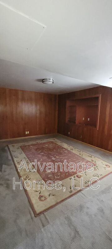 Building Photo - 8914 Grandview Dr