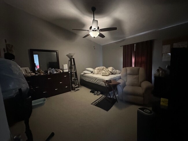 Building Photo - 2 bedroom 2 bath home west side springfiel...