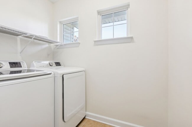 Building Photo - Chic's Beach Updated Rental!