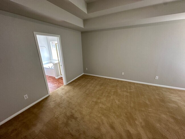 Building Photo - 3 Bedroom and 2 Bath Home with 2 Car Garage