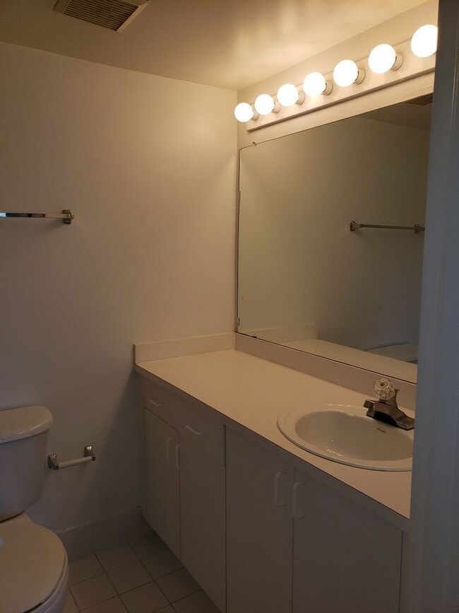 Building Photo - 2Bedroom, 2 Bath  in Laguana