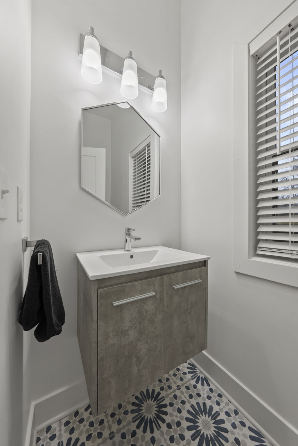 Building Photo - 1205 Hamlet St