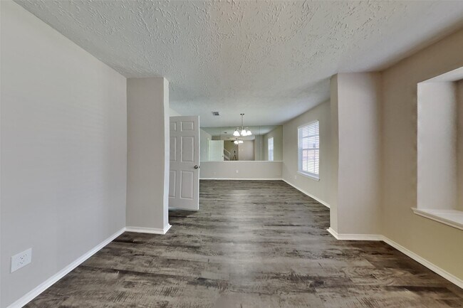 Building Photo - 2415 Pebbledowne Cir