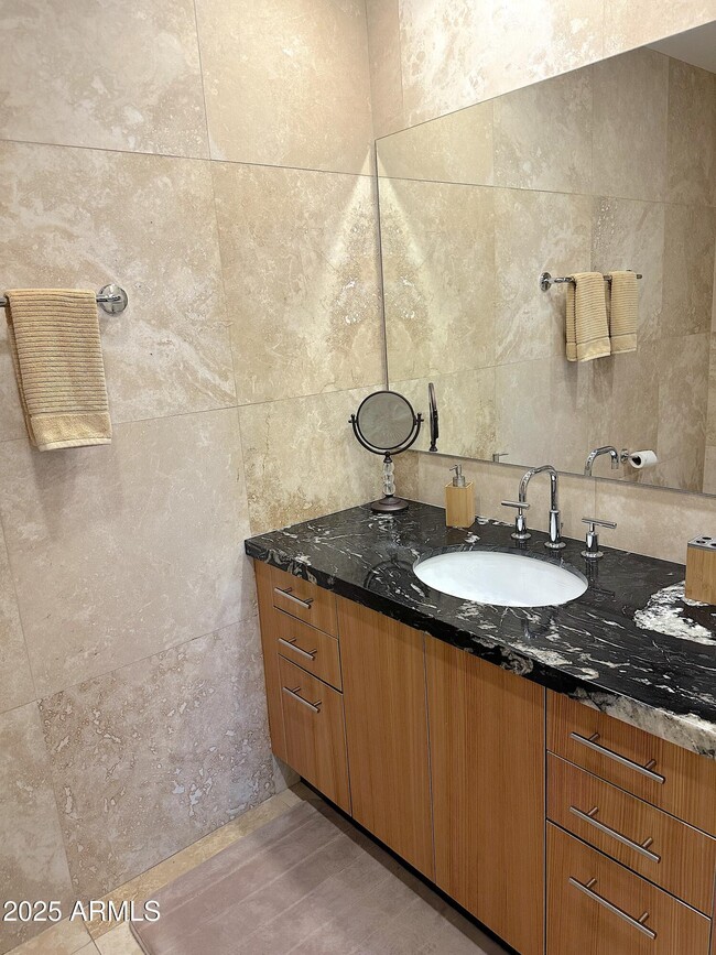 Building Photo - 7117 E Rancho Vista Dr