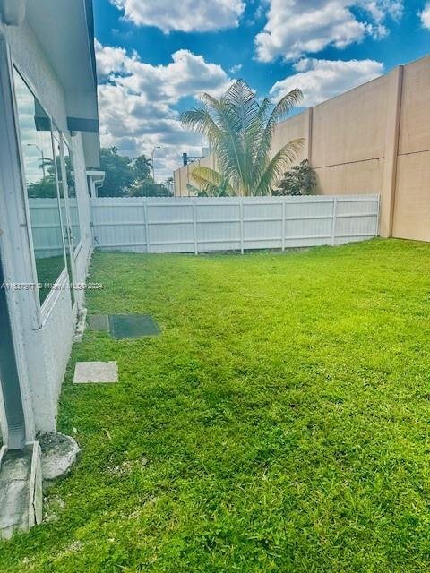 Building Photo - 1005 NW 106th Ave Cir